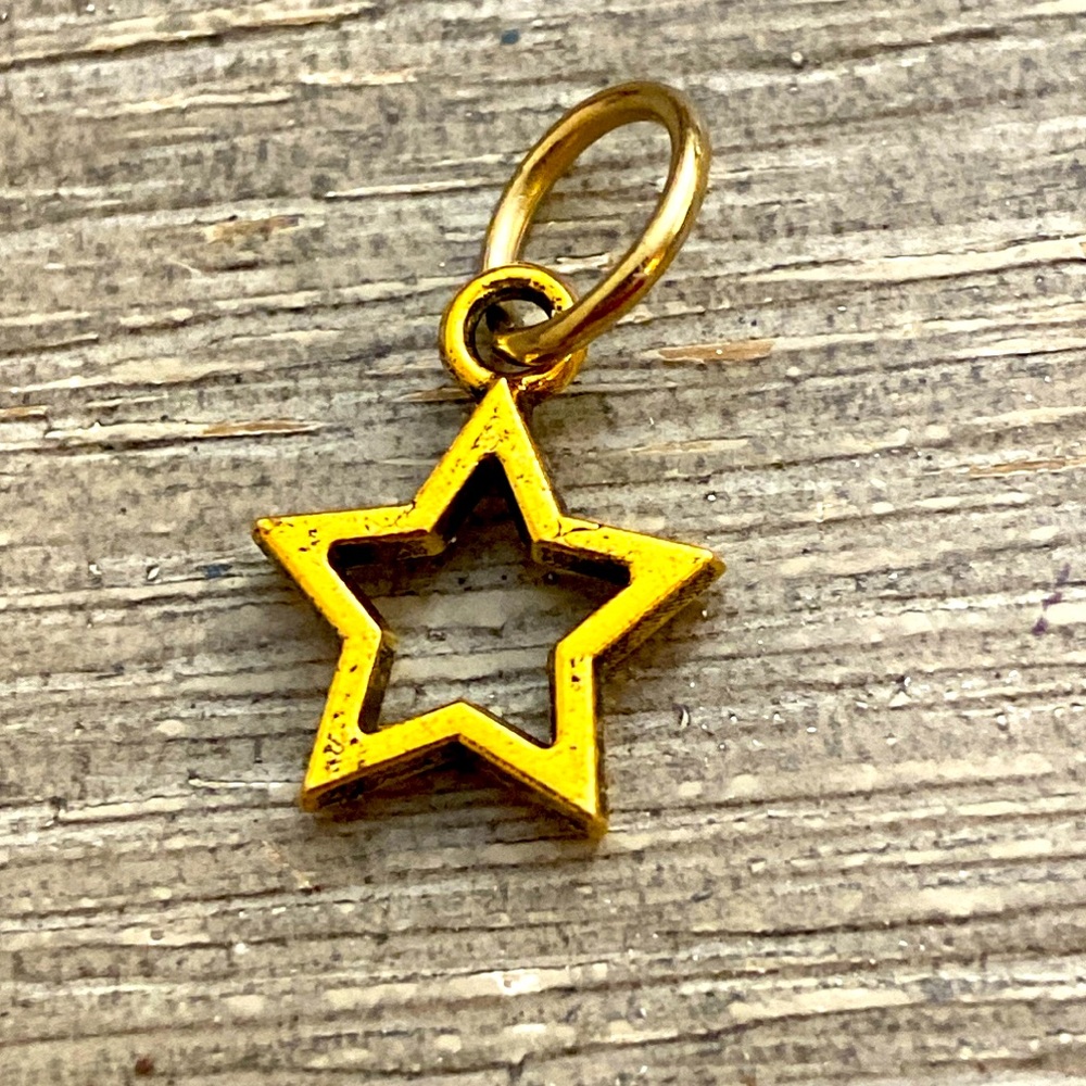 5/$10❤️❤️❤️NEW BRASS STAR CHARM PENDANT
